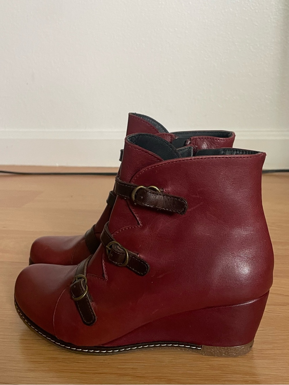Eric Michael Lena Red Spanish Leather Wedge Buckle Boots EU 36 US 5.5 6 Ankle Sh
